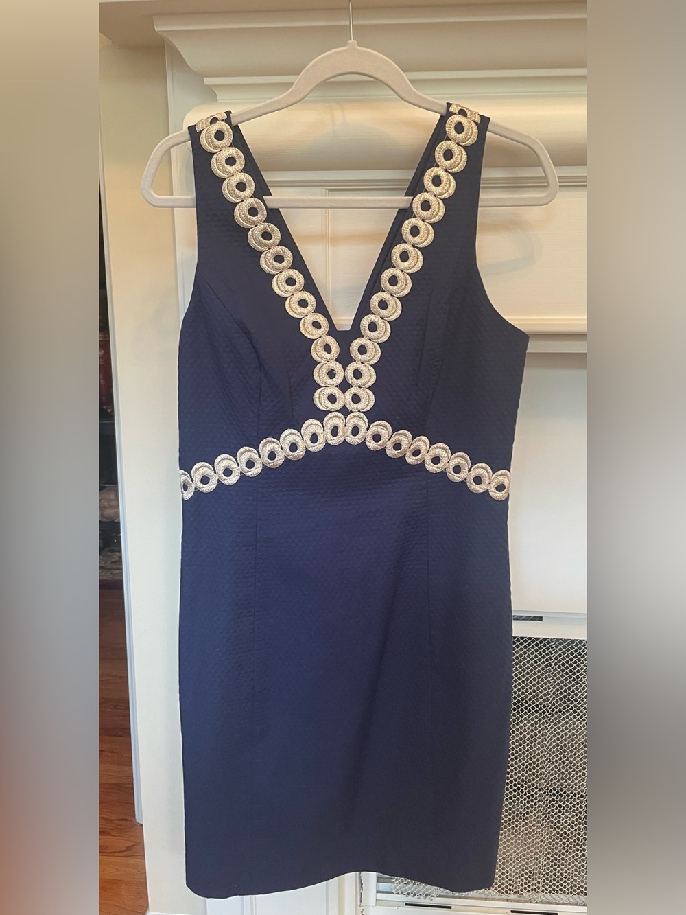 NWOT True Navy Esme Shift Dress, Gold Embroidered trim. Size 6.💙✨